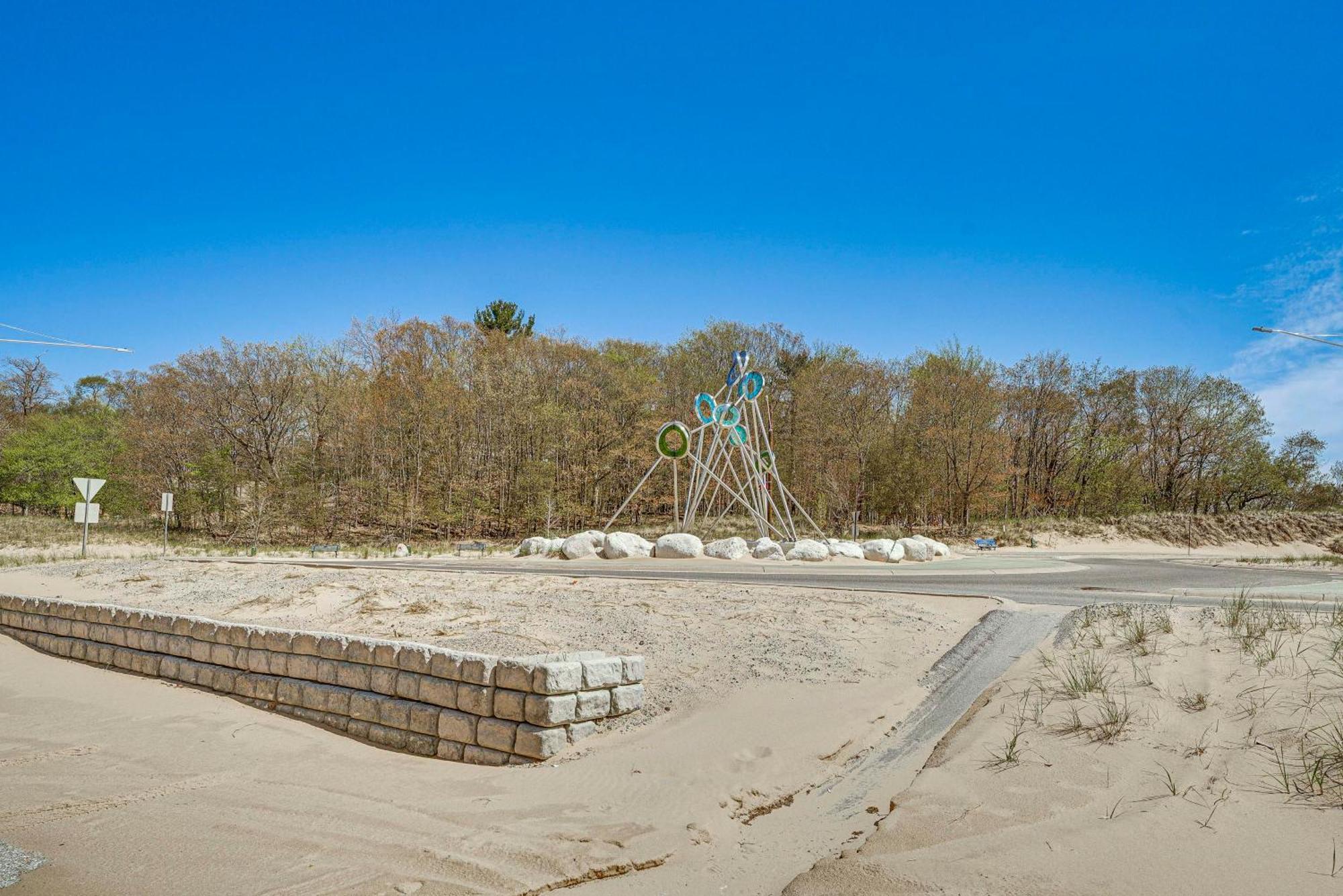 Walk To Beach Lake Michigan Getaway! Маскигон Экстерьер фото